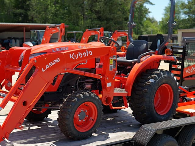 Image of Kubota L3302 equipment image 2