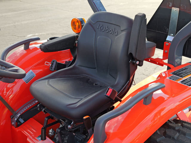 Image of Kubota L3902 equipment image 4