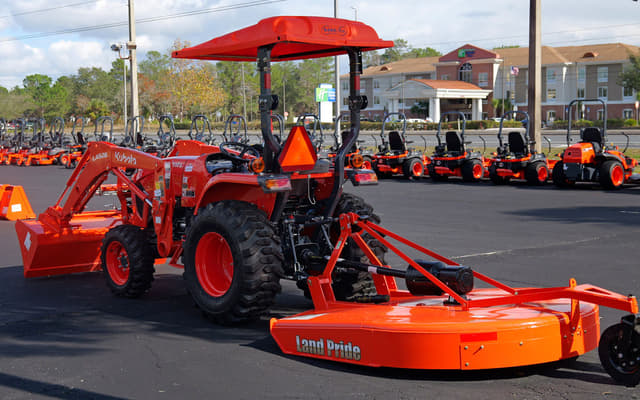 Image of Kubota L3902 equipment image 3
