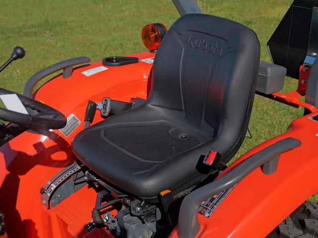 Image of Kubota L3902 equipment image 4
