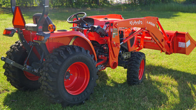 Image of Kubota L3902 equipment image 3