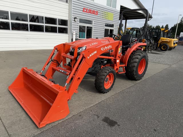 Image of Kubota L3302HST equipment image 1