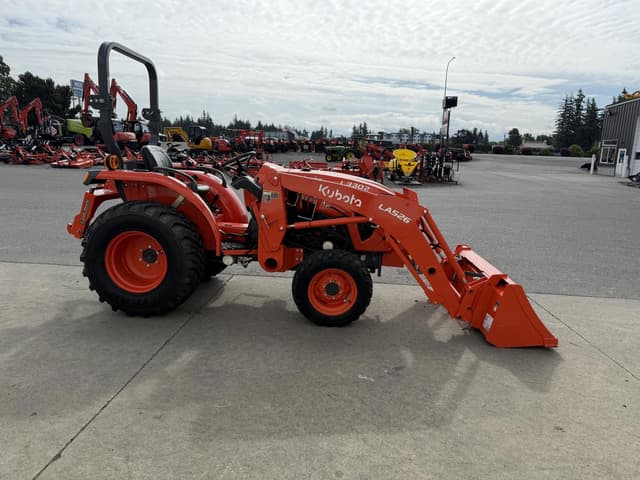 Image of Kubota L3302HST equipment image 4