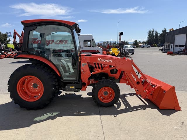 Image of Kubota L4270DLX equipment image 4