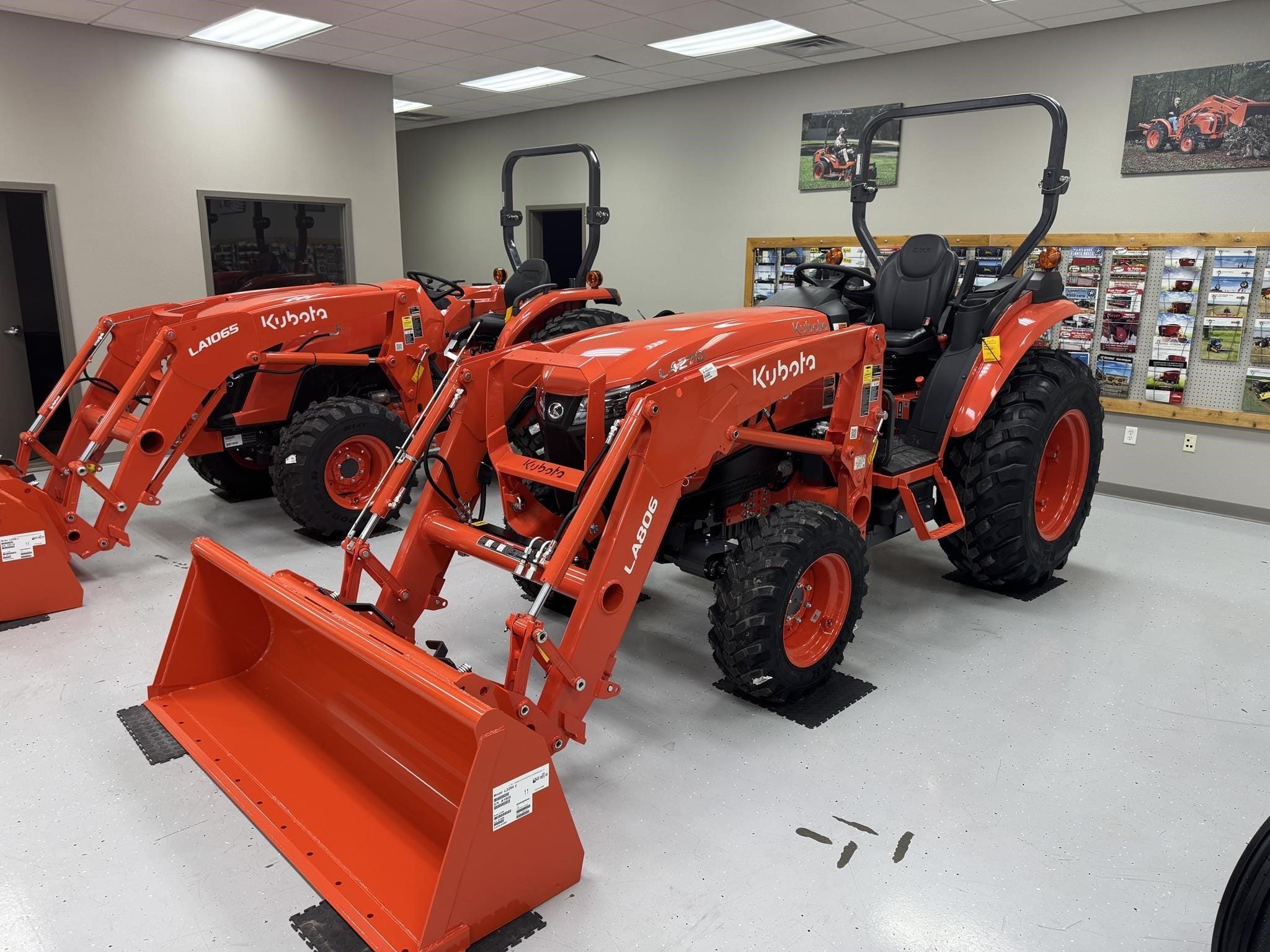 Main image Kubota L4270DLX