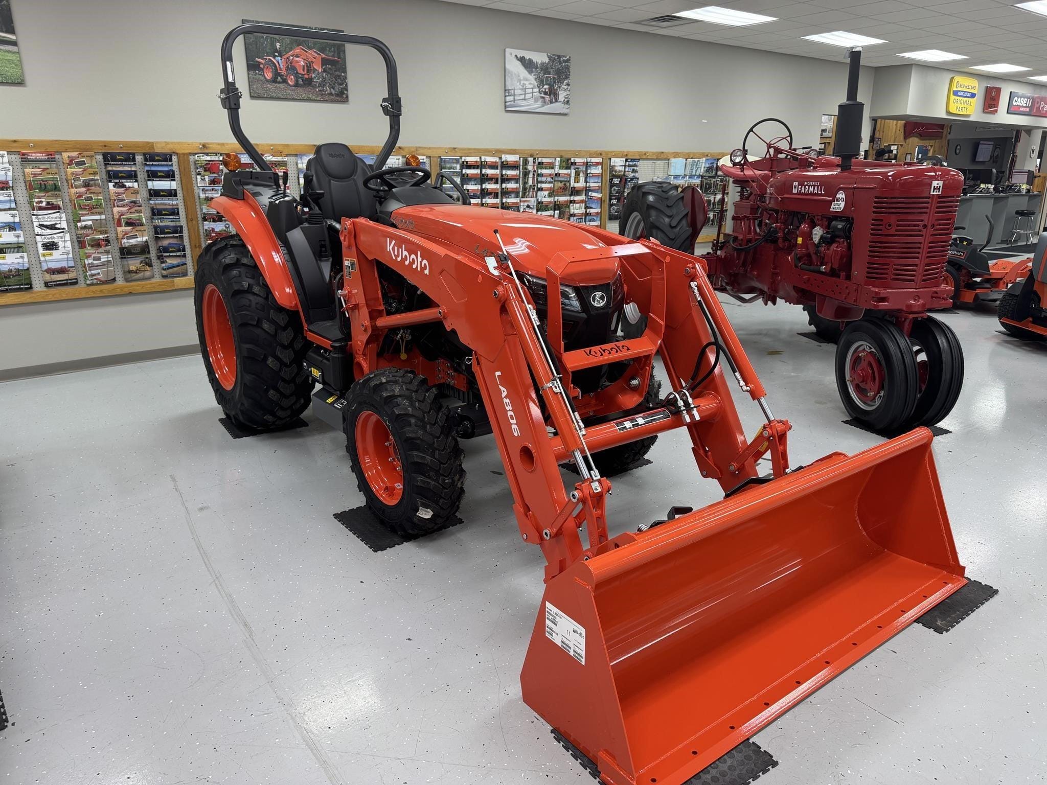 2026 Kubota L4270DLX Equipment Image0