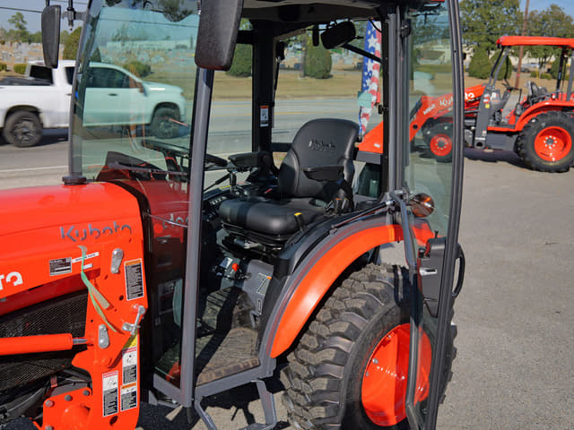 Image of Kubota LX2620 equipment image 4