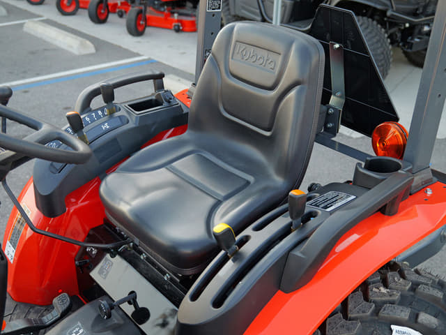 Image of Kubota LX2620 equipment image 4