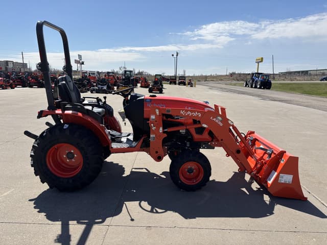 Image of Kubota LX2620HSD equipment image 4