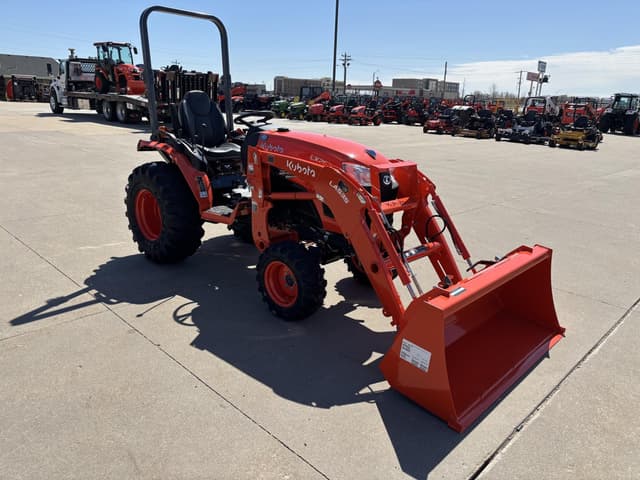 Image of Kubota LX2620HSD equipment image 2