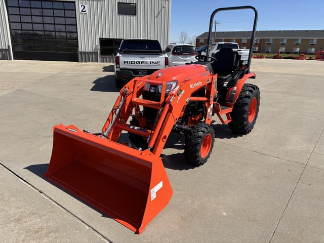 Image of Kubota LX2620HSD equipment image 1