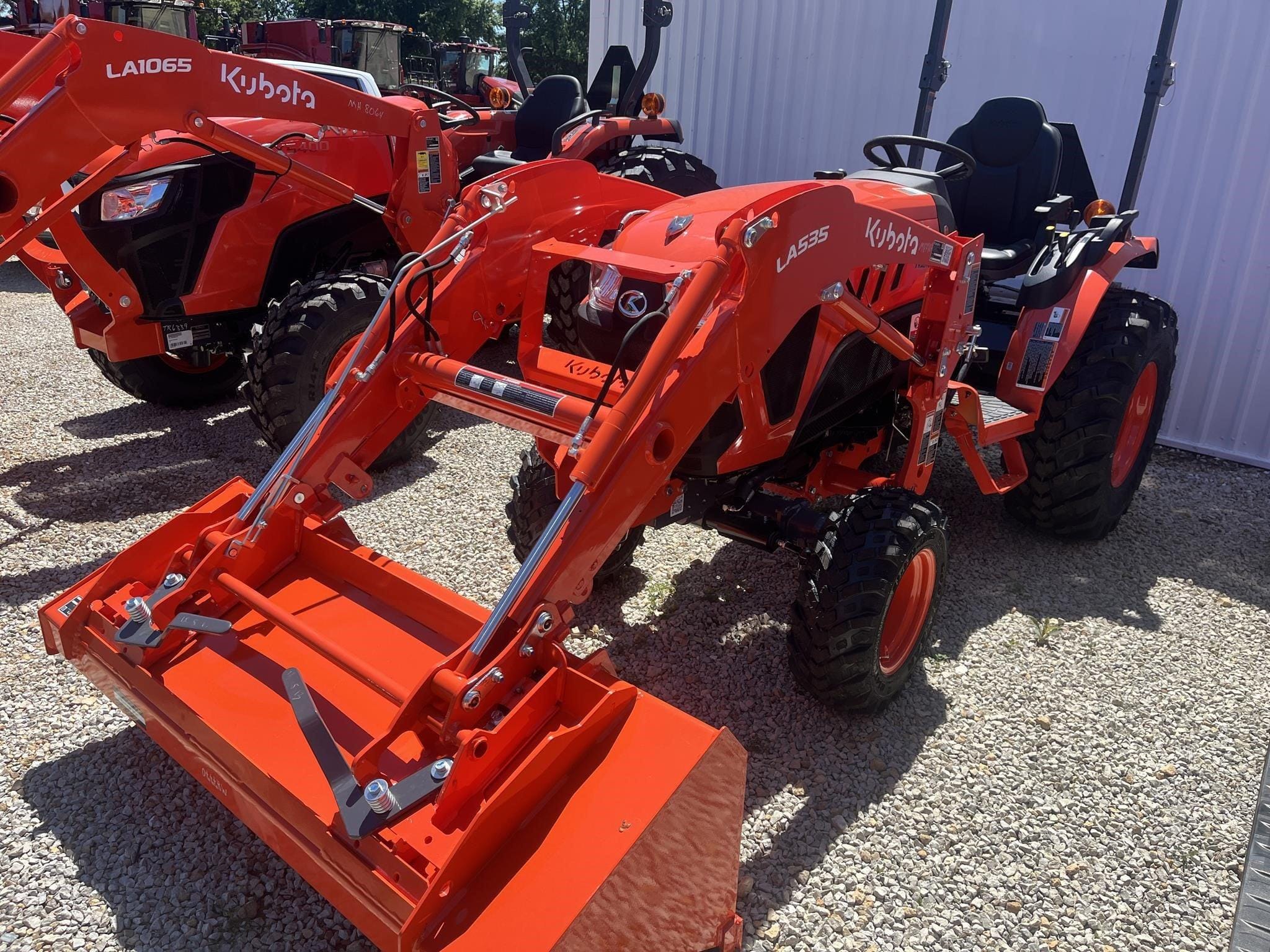 2026 Kubota LX2620HSD Equipment Image0