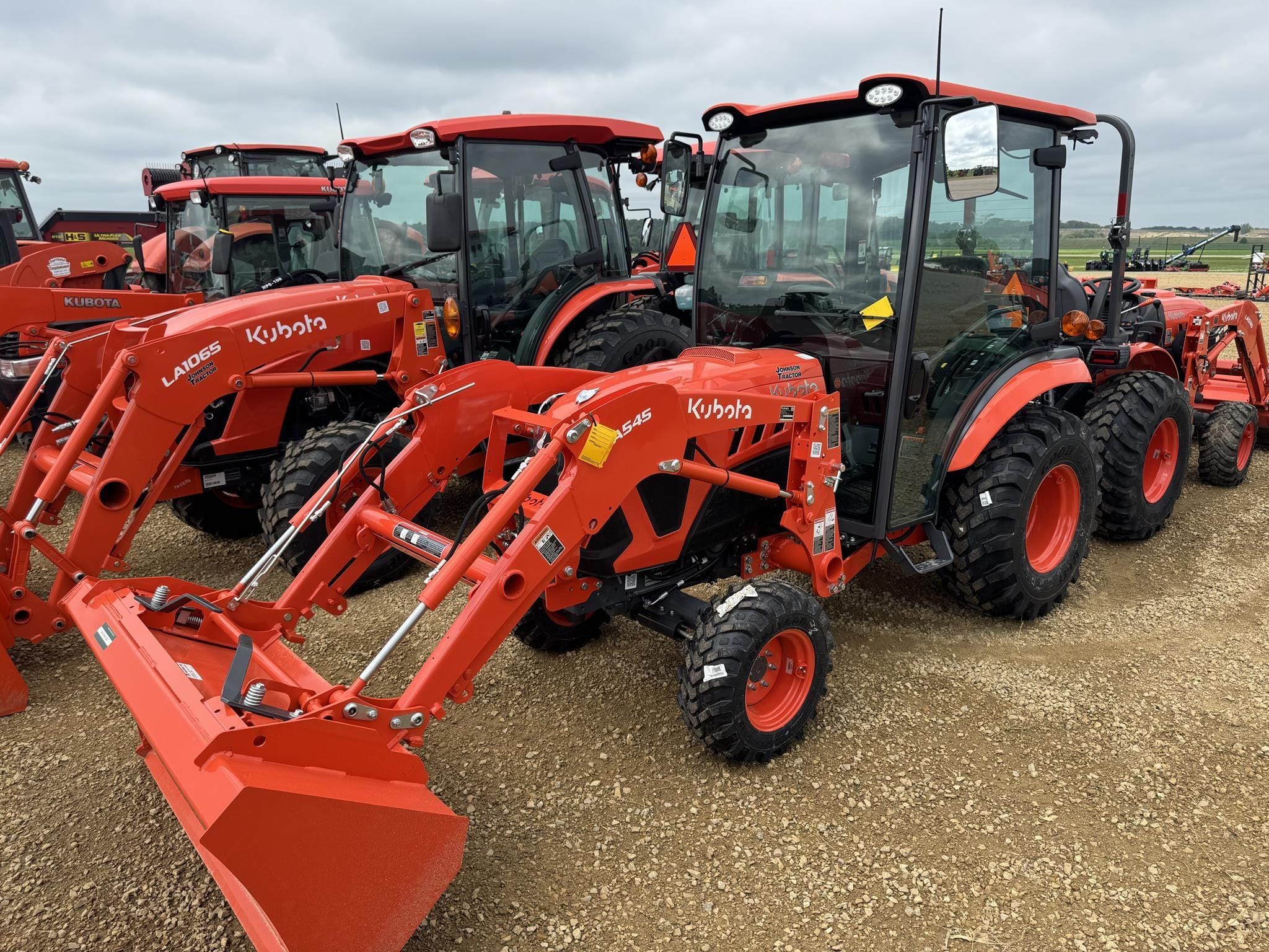 2026 Kubota LX3520HSDC Equipment Image0