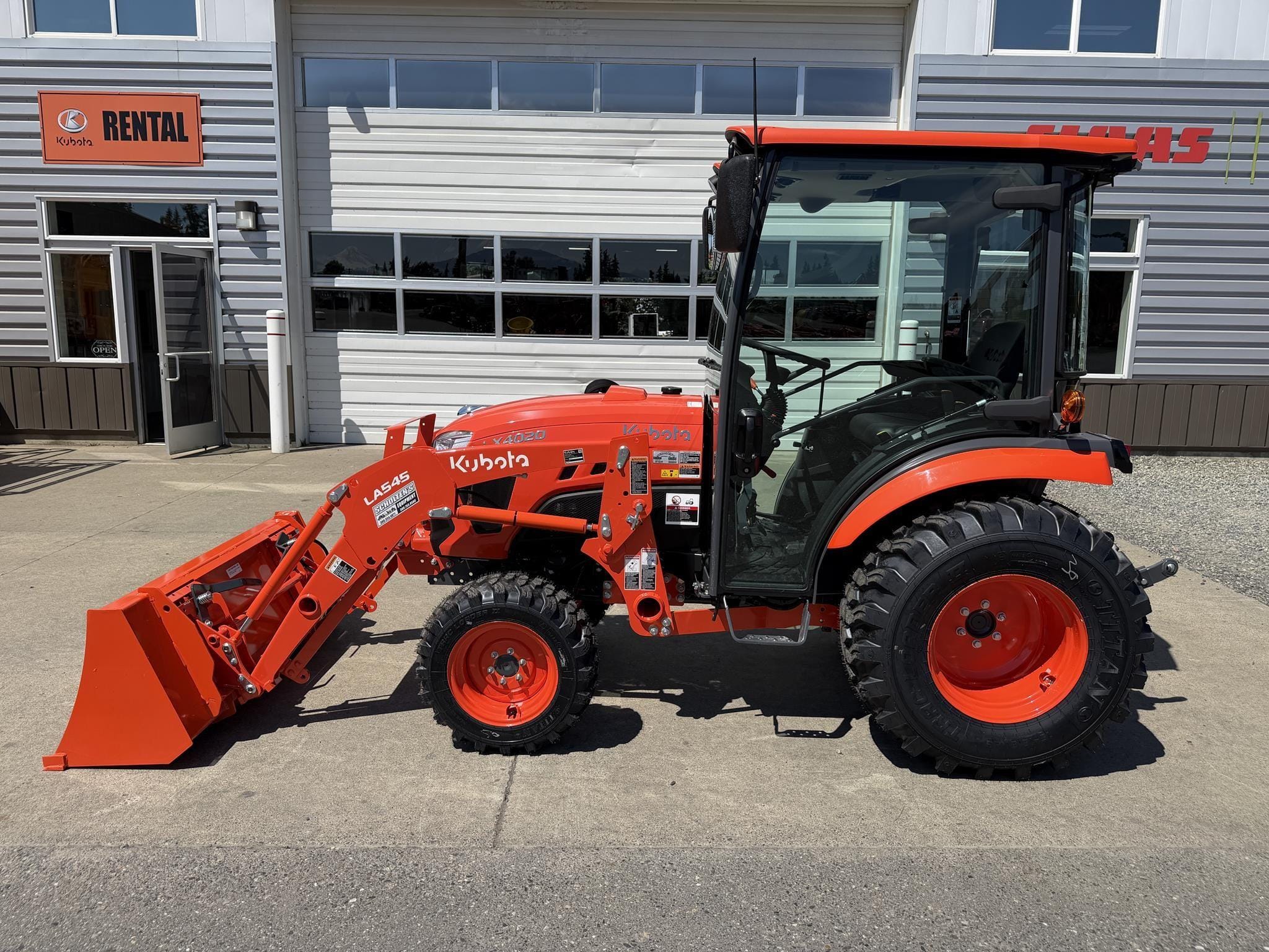 2026 Kubota LX4020HSDC Equipment Image0