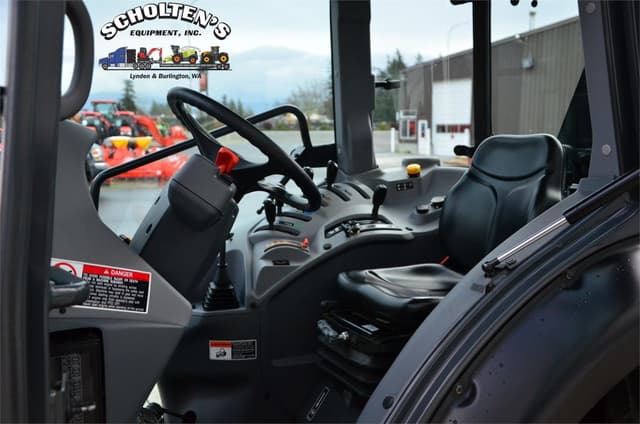 Image of Kubota M4N-071HDC12 equipment image 4