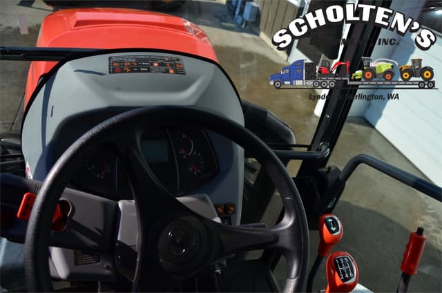 Image of Kubota M5N-111HDC24 equipment image 4