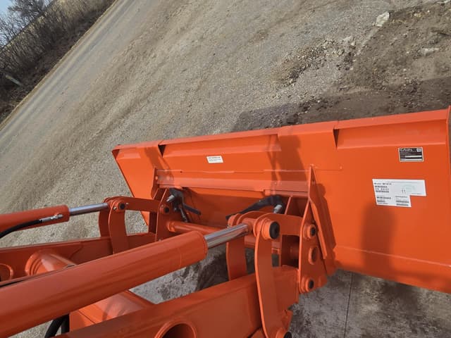 Image of Kubota M6-141 equipment image 3