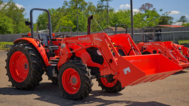 Image of Kubota M7060 equipment image 1