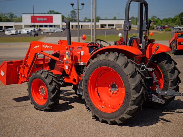 Image of Kubota M7060 equipment image 2