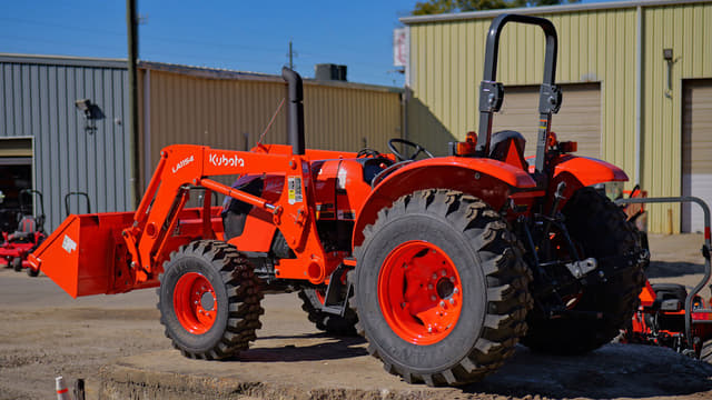 Image of Kubota M7060 equipment image 2