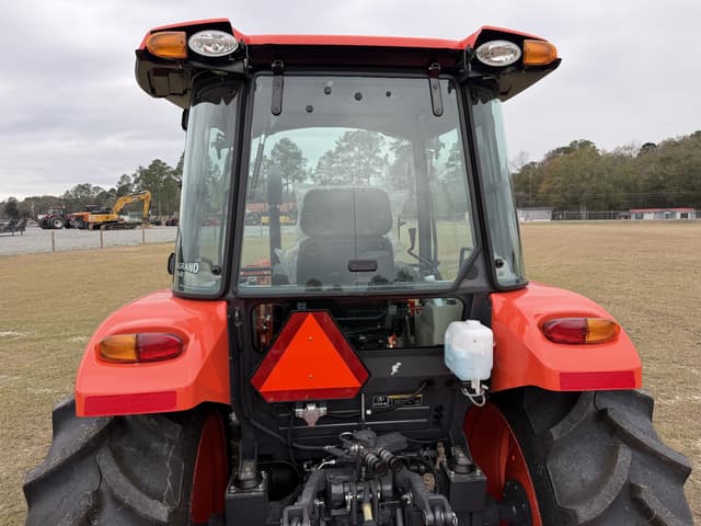 Image of Kubota M7060D equipment image 3