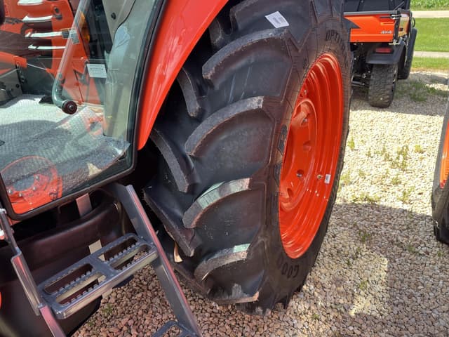 Image of Kubota M7060HDC12 equipment image 1