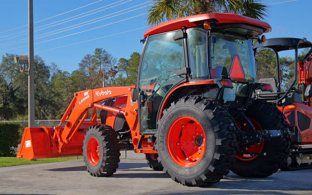 Image of Kubota MX5400 equipment image 2