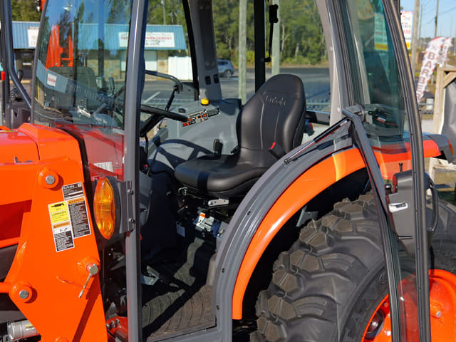 Image of Kubota MX5400 equipment image 4