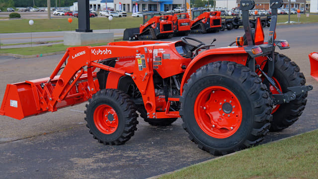 Image of Kubota MX5400 equipment image 2