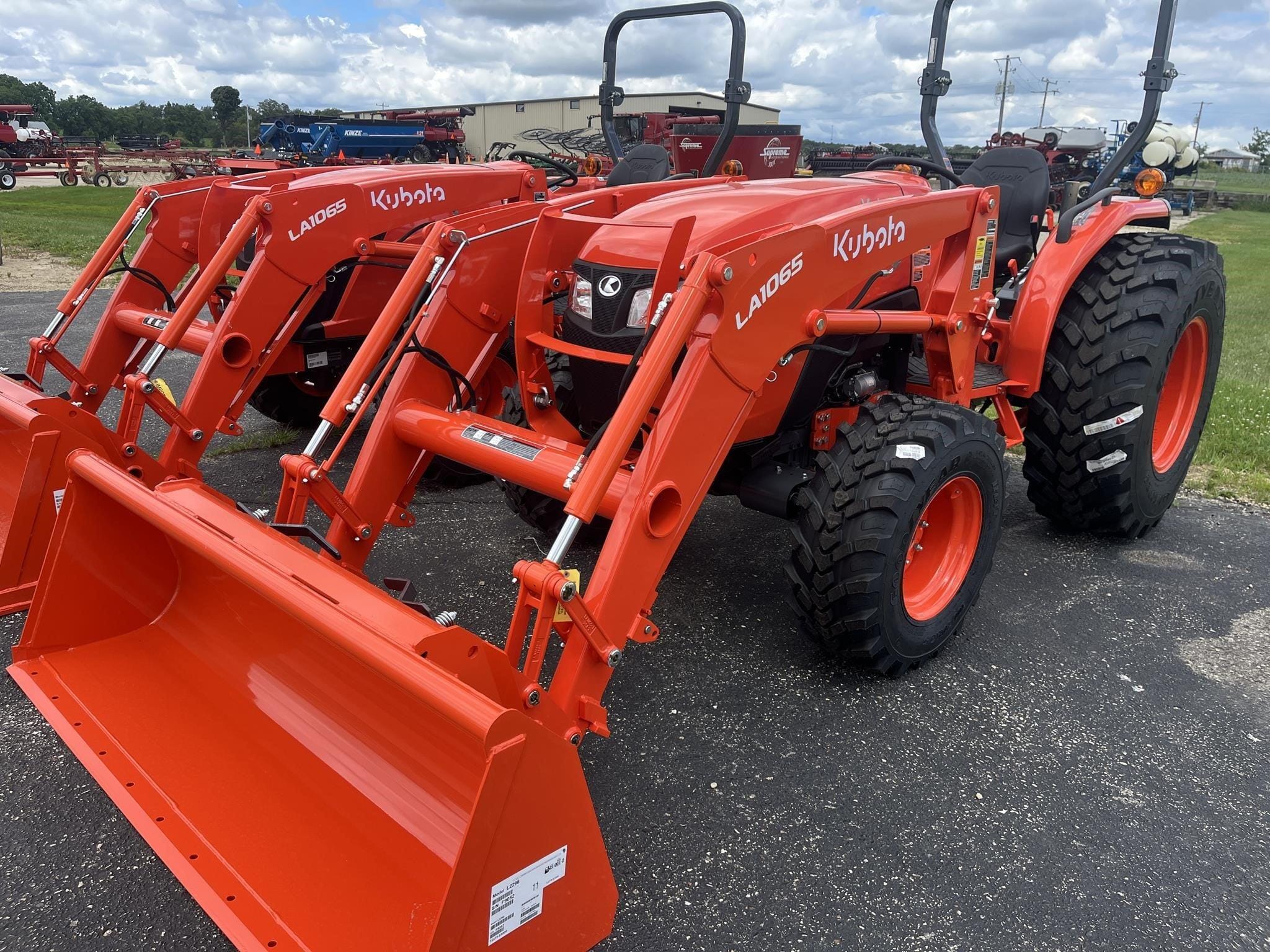 Main image Kubota MX4900HST