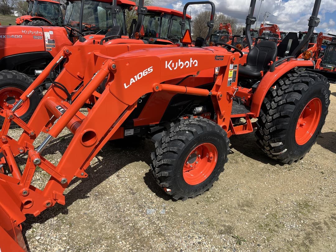 Image of Kubota MX5400HST Image 0