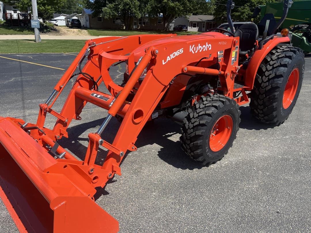 Image of Kubota MX5400HST Image 0