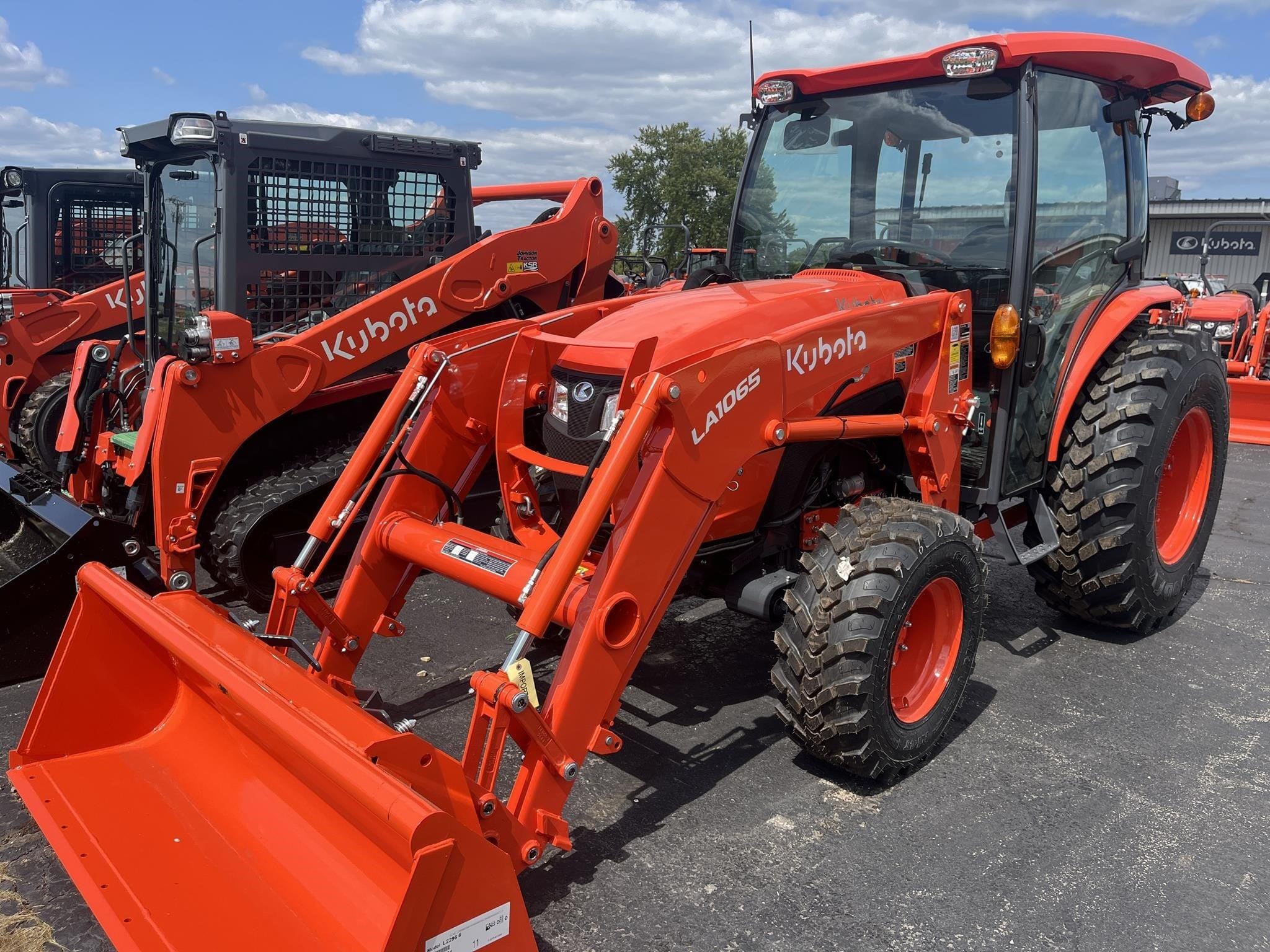 2026 Kubota MX6000HSTC Equipment Image0