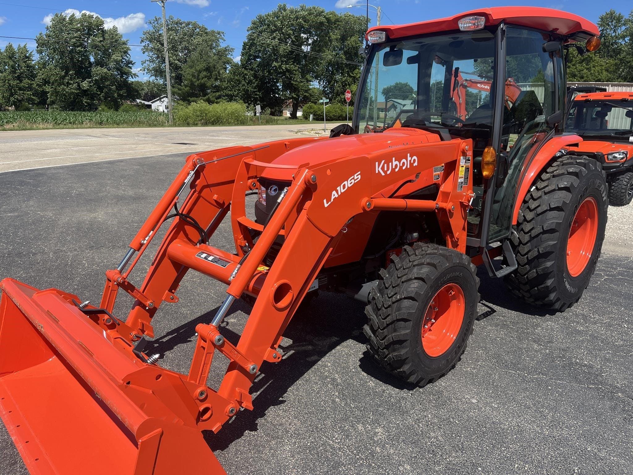 2026 Kubota MX6000HSTC Equipment Image0