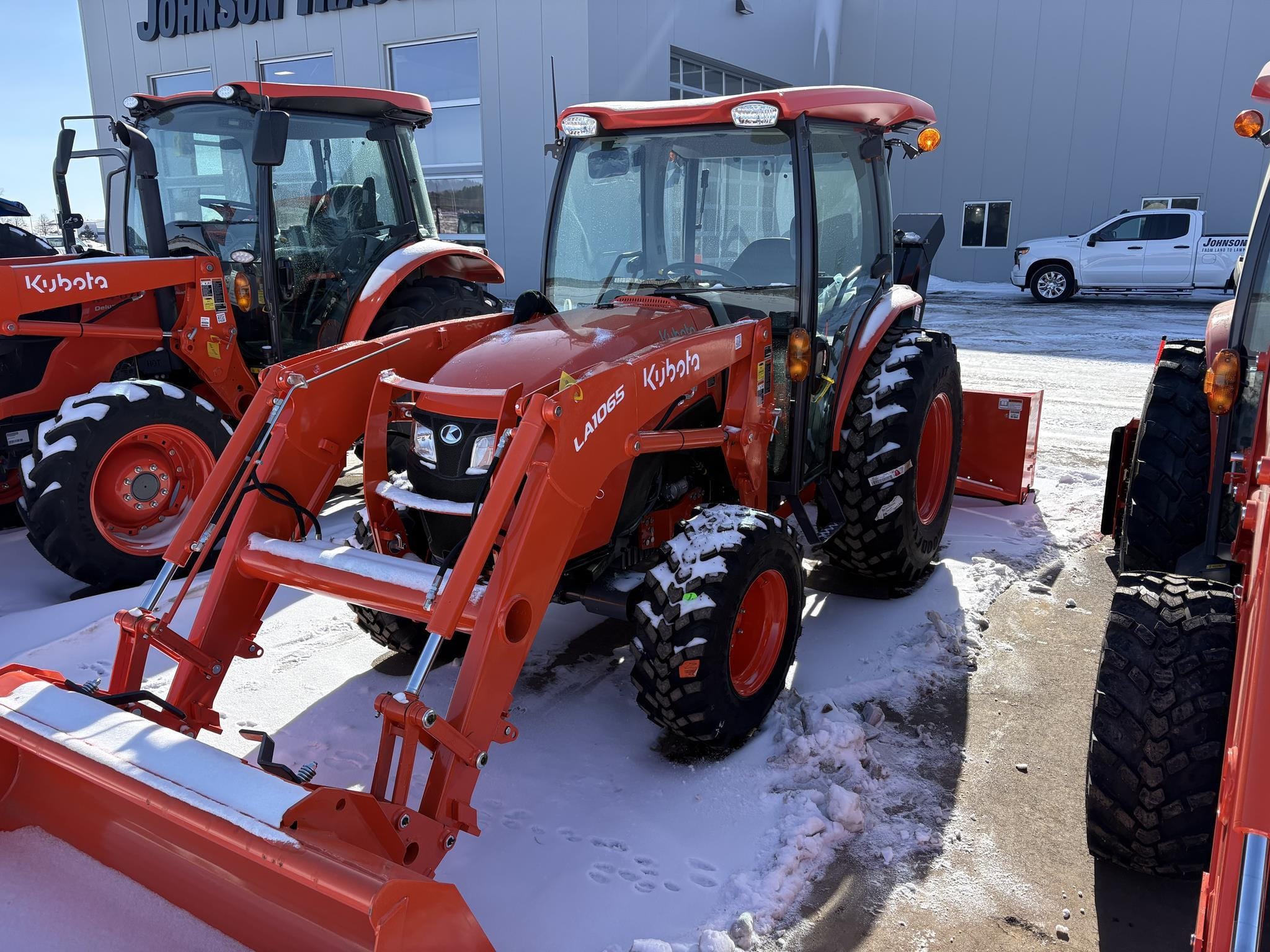 Main image Kubota MX6000HSTC