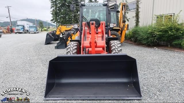 Image of Kubota R530 equipment image 4