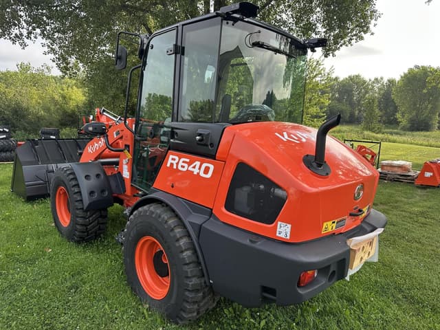 Image of Kubota R640 equipment image 2