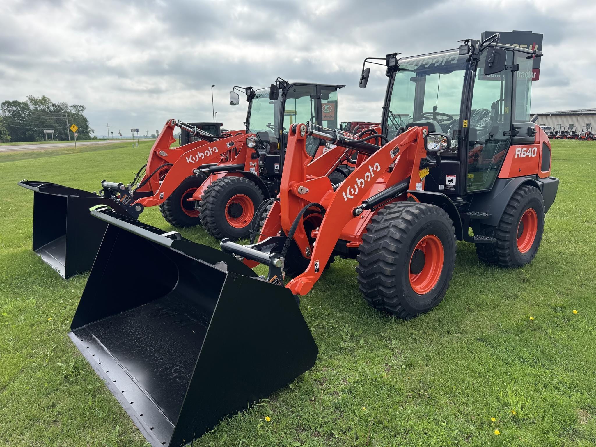 2026 Kubota R640 Equipment Image0