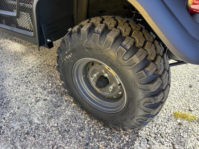 Image of Kubota RTVX2L-SKLH-1 equipment image 4
