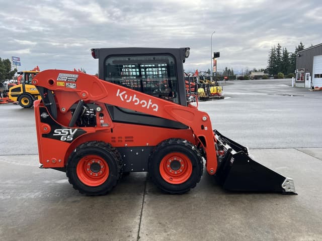 Image of Kubota SSV65PHRC equipment image 3