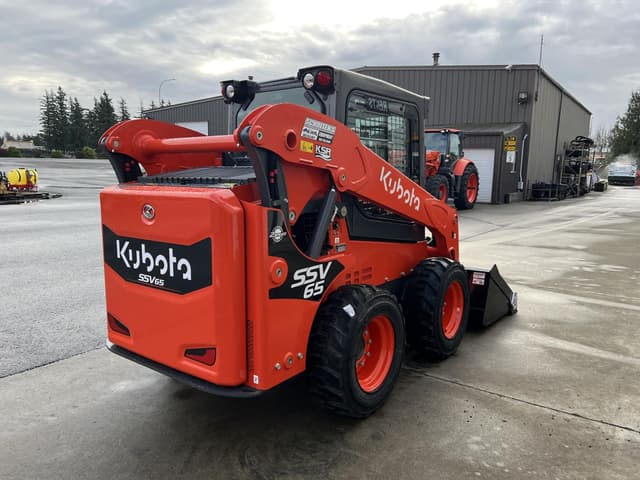 Image of Kubota SSV65PHRC equipment image 4