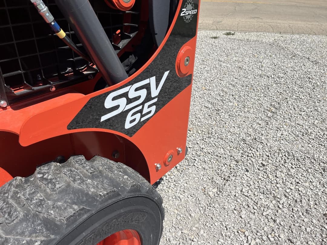 Image of Kubota SSV65 Image 1