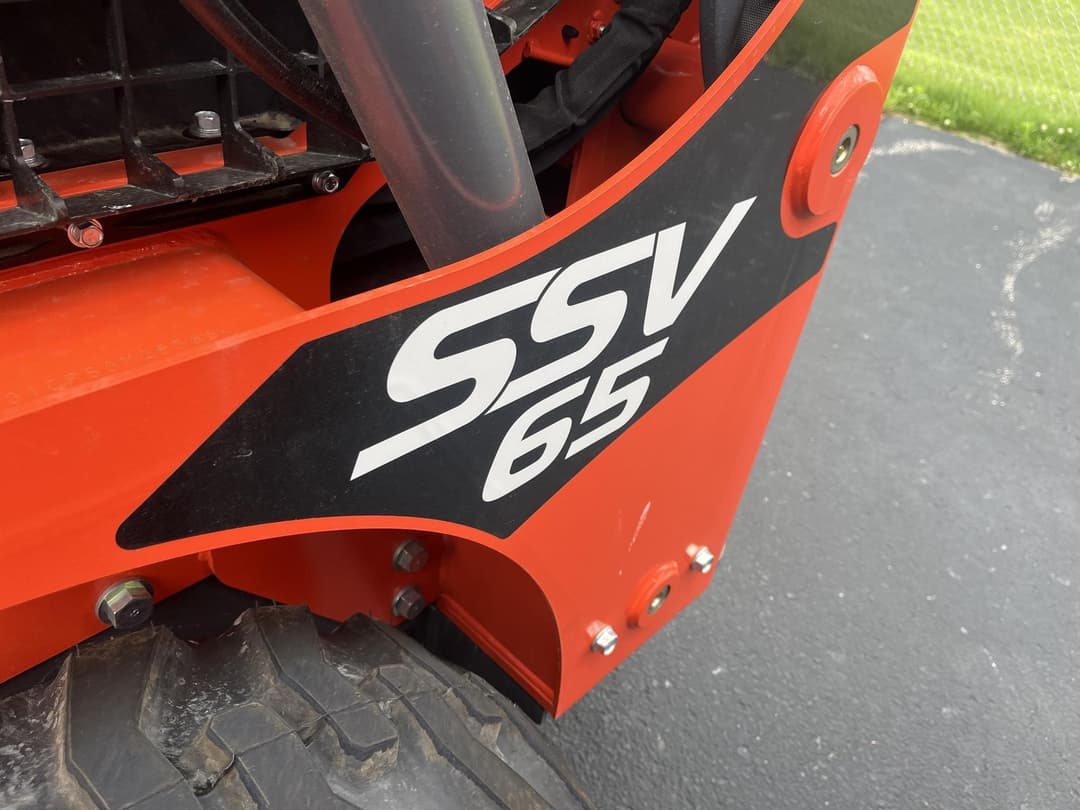Image of Kubota SSV65 Image 1