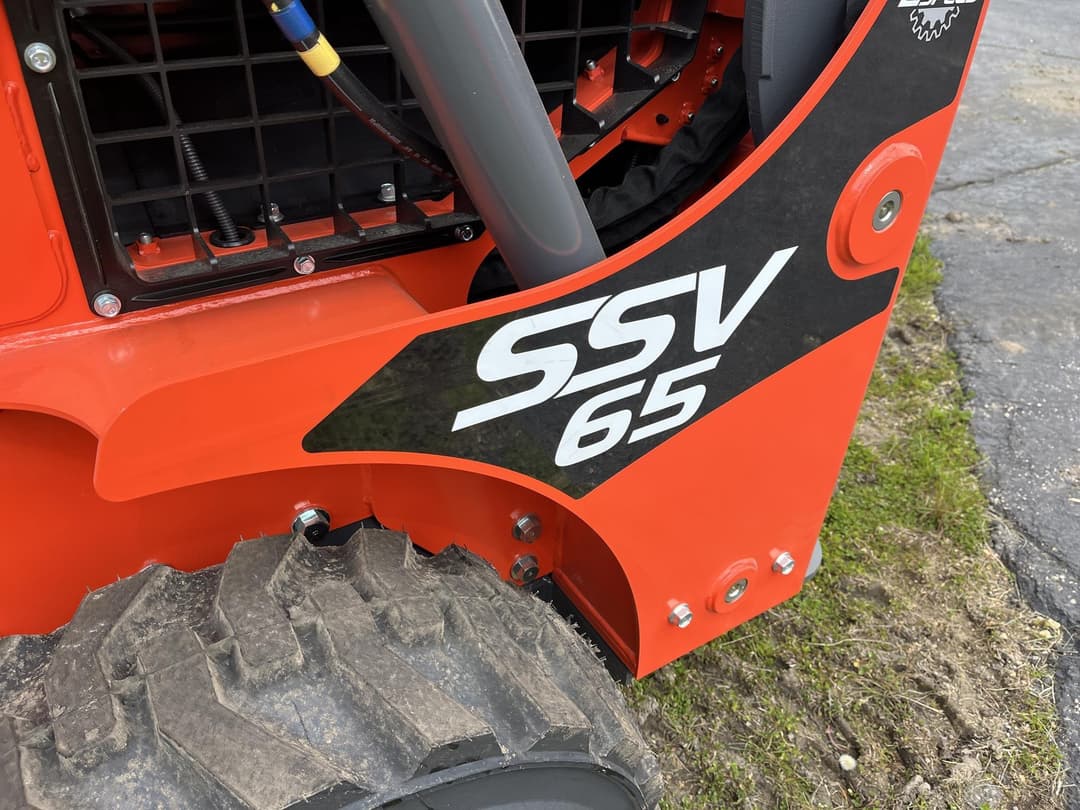 Image of Kubota SSV65HC Image 1