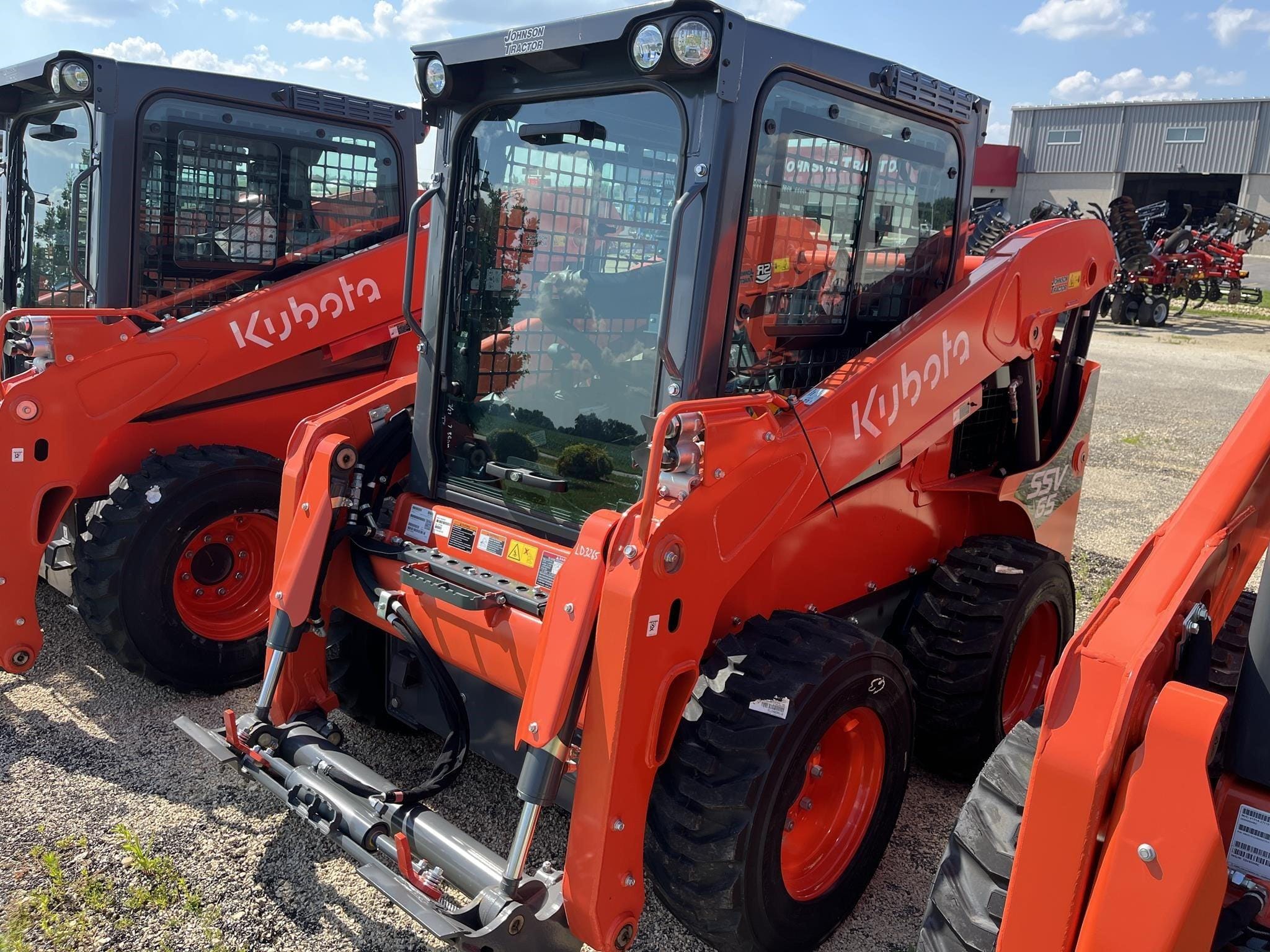 2026 Kubota SSV65 Equipment Image0