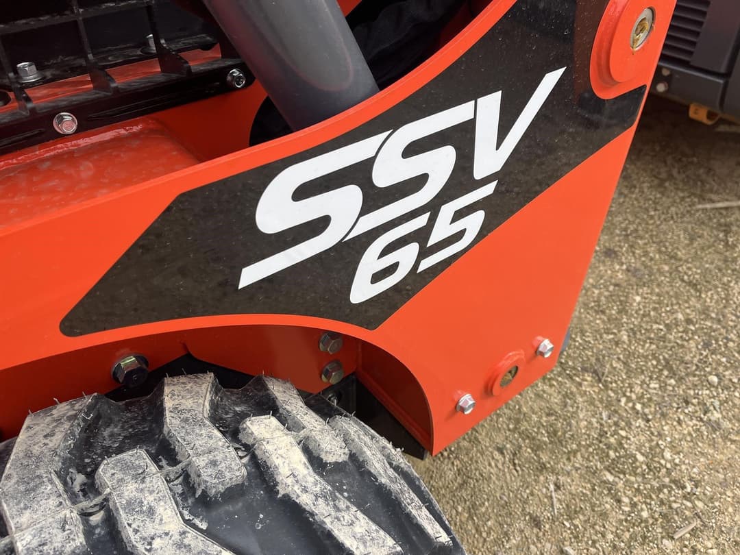 Image of Kubota SSV65 Image 1
