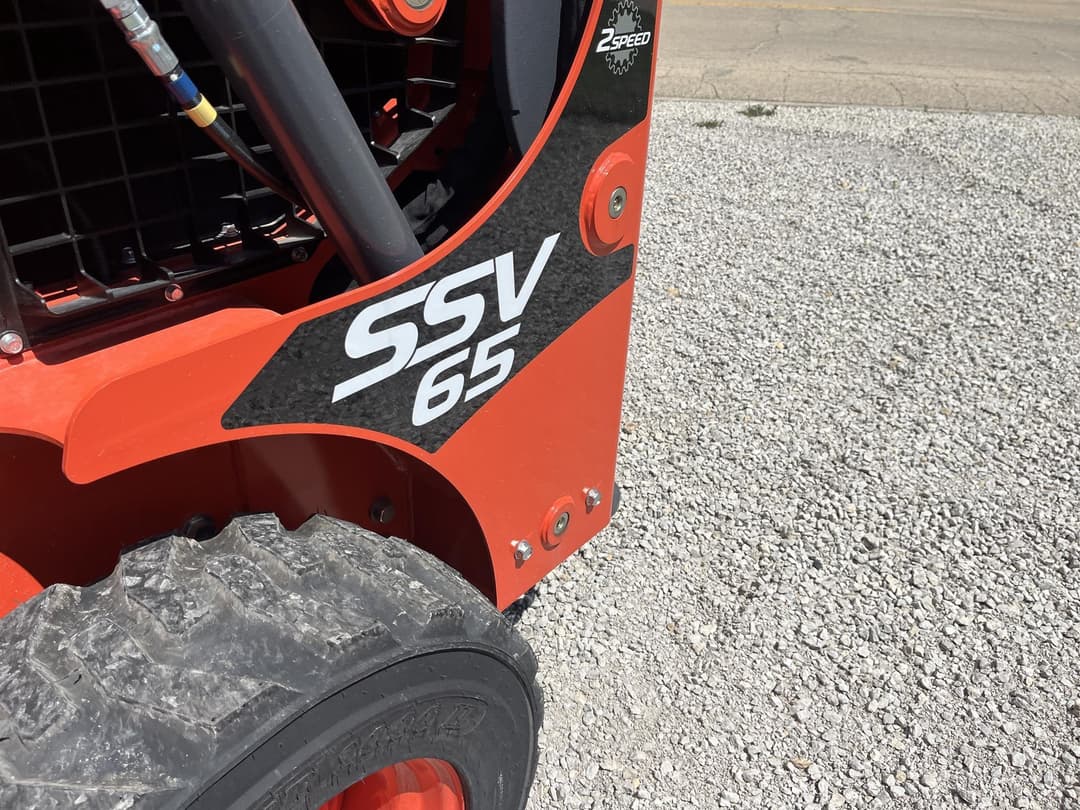 Image of Kubota SSV65PHRC Image 1