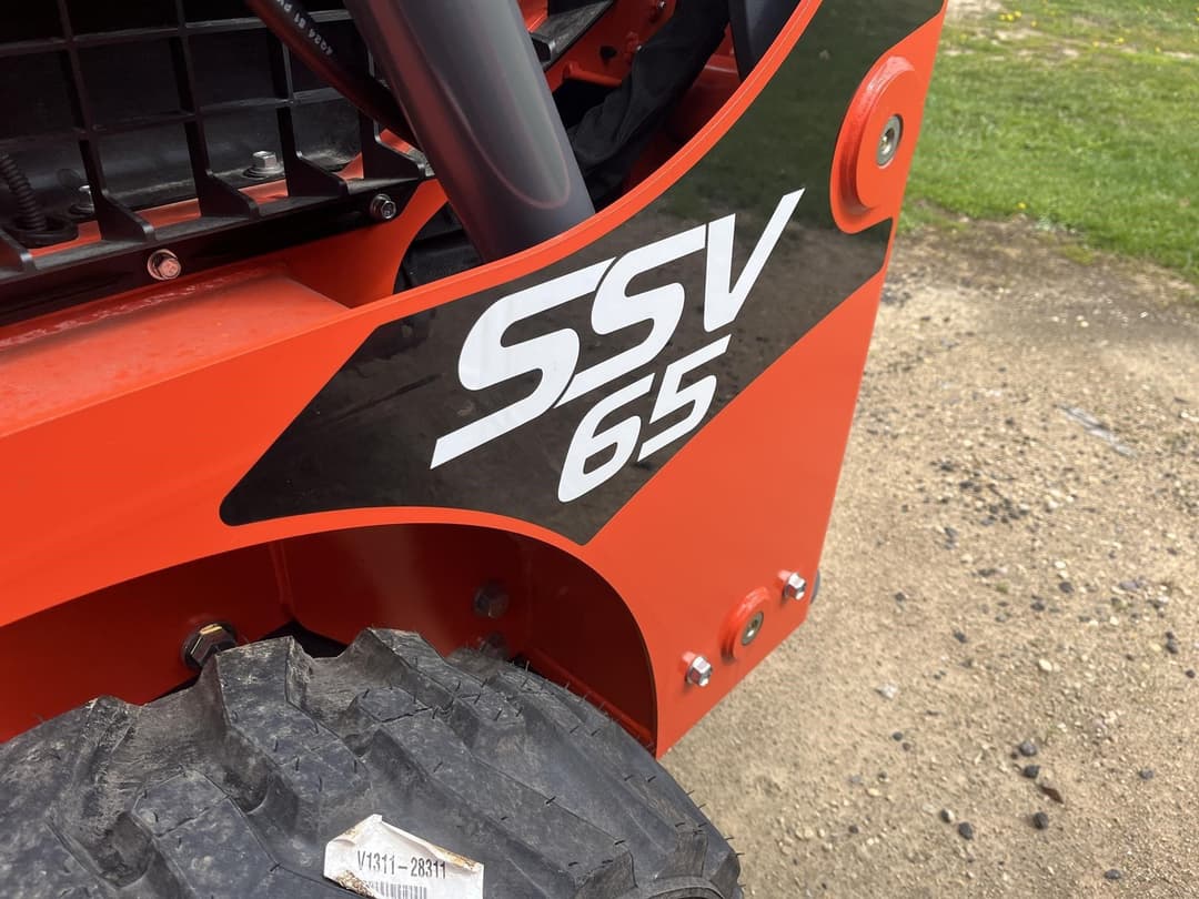 Image of Kubota SSV65 Image 1