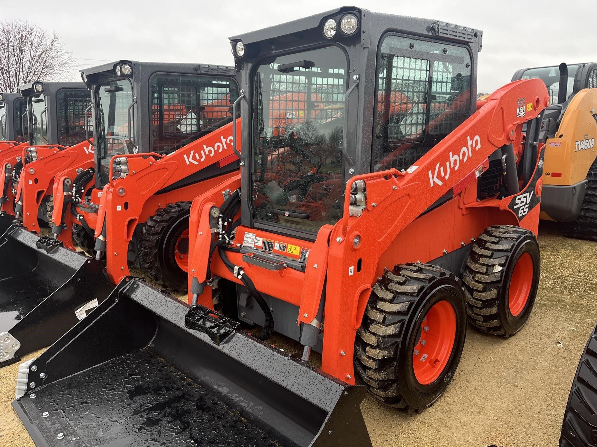 2026 Kubota SSV65 Equipment Image0