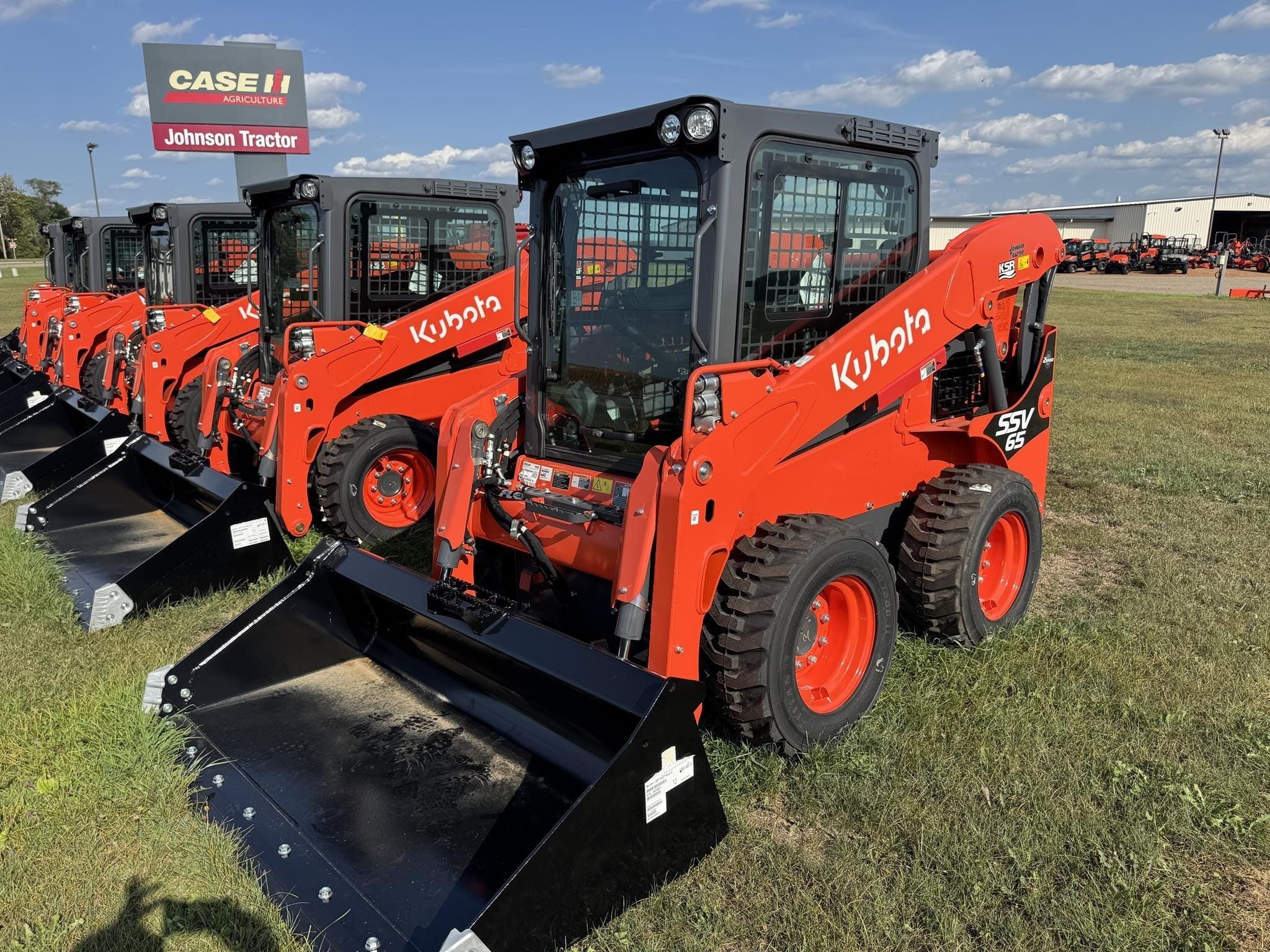2026 Kubota SSV65 Equipment Image0